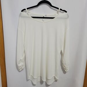 Cable & Gauge White L/S Cold-Shoulder Top w/ Gathered Sleeves. Size L